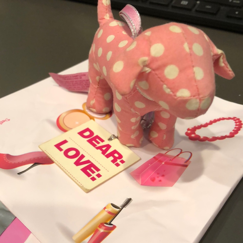 RESERVED FOR WE LIVE DESINGERS